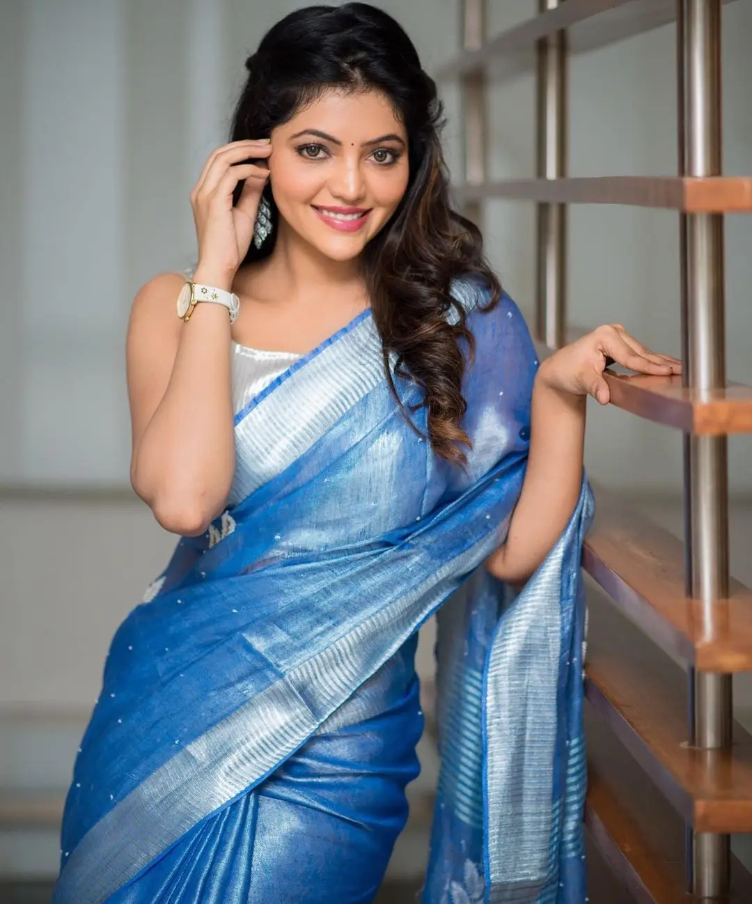tamil actress athulya ravi in traditional blue saree white blouse